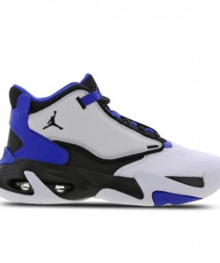 Jordan Max Aura 4 Older Kids' Shoes - White